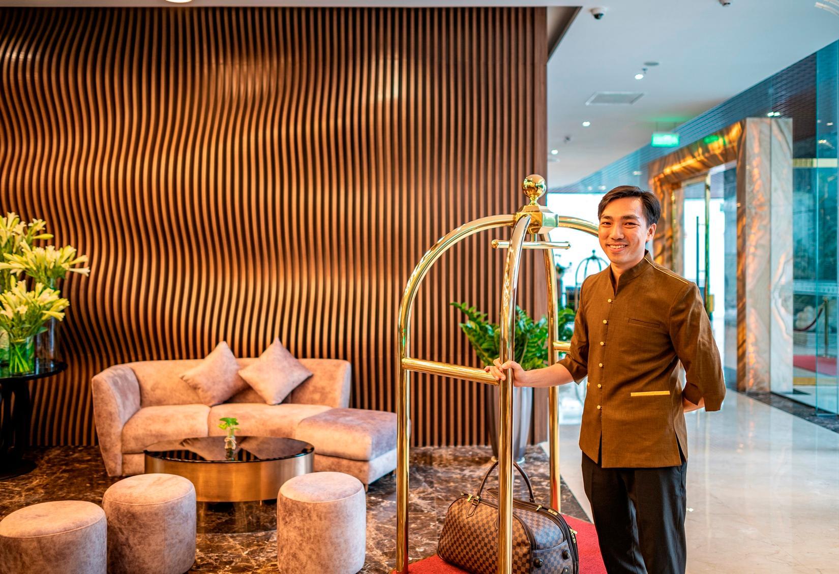 Pengertian, Peran & Tanggung Jawab Bellboy di Industri Perhotelan