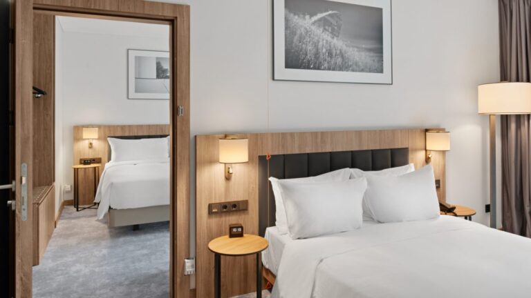 Connecting Room Hotel Adalah