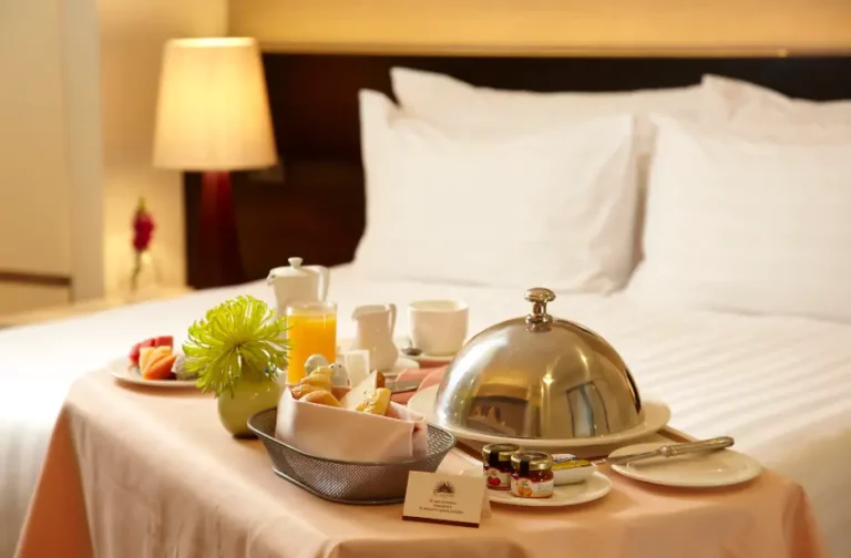 Room Service Adalah