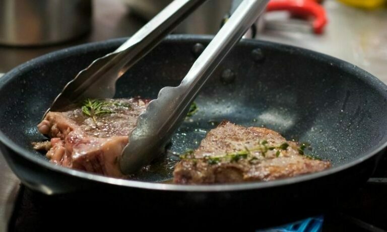 Tips Teknik Memasak Shallow Frying yang Baik untuk Industri Perhotelan