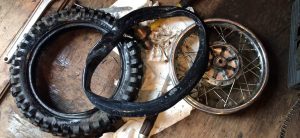 gambar Ban Dalam yang sudah dilepas dari palek atau rim dan dari ban luar pada sepeda motor
ISO 3877-3 Tube atau Ban Dalam