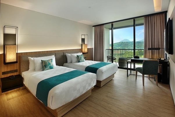 Alasan Utama Mengapa di Hotel Tidak Ada Guling?
