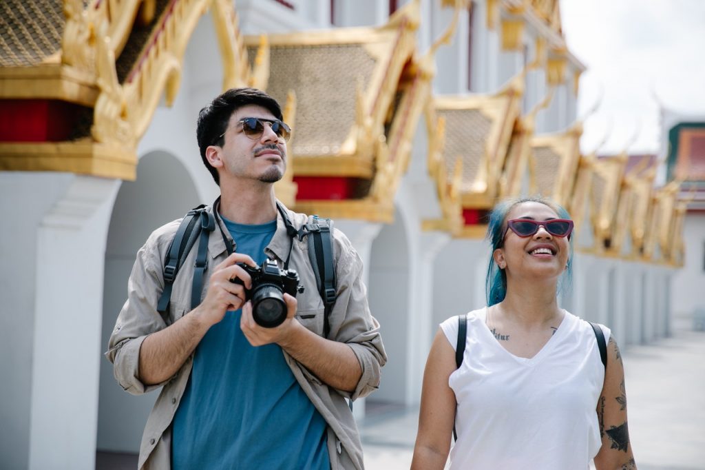 Panduan Menjadi Tour Guide Profesional dalam Industri Perhotelan