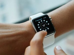 gambar : wearable computer Apple Watch